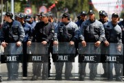 Tunisian police block a street to keep demonstrators from reaching a meeting of Arab leaders, Tunis, Tunisia, March 31, 2019 (AP photo by Hussein Malla).