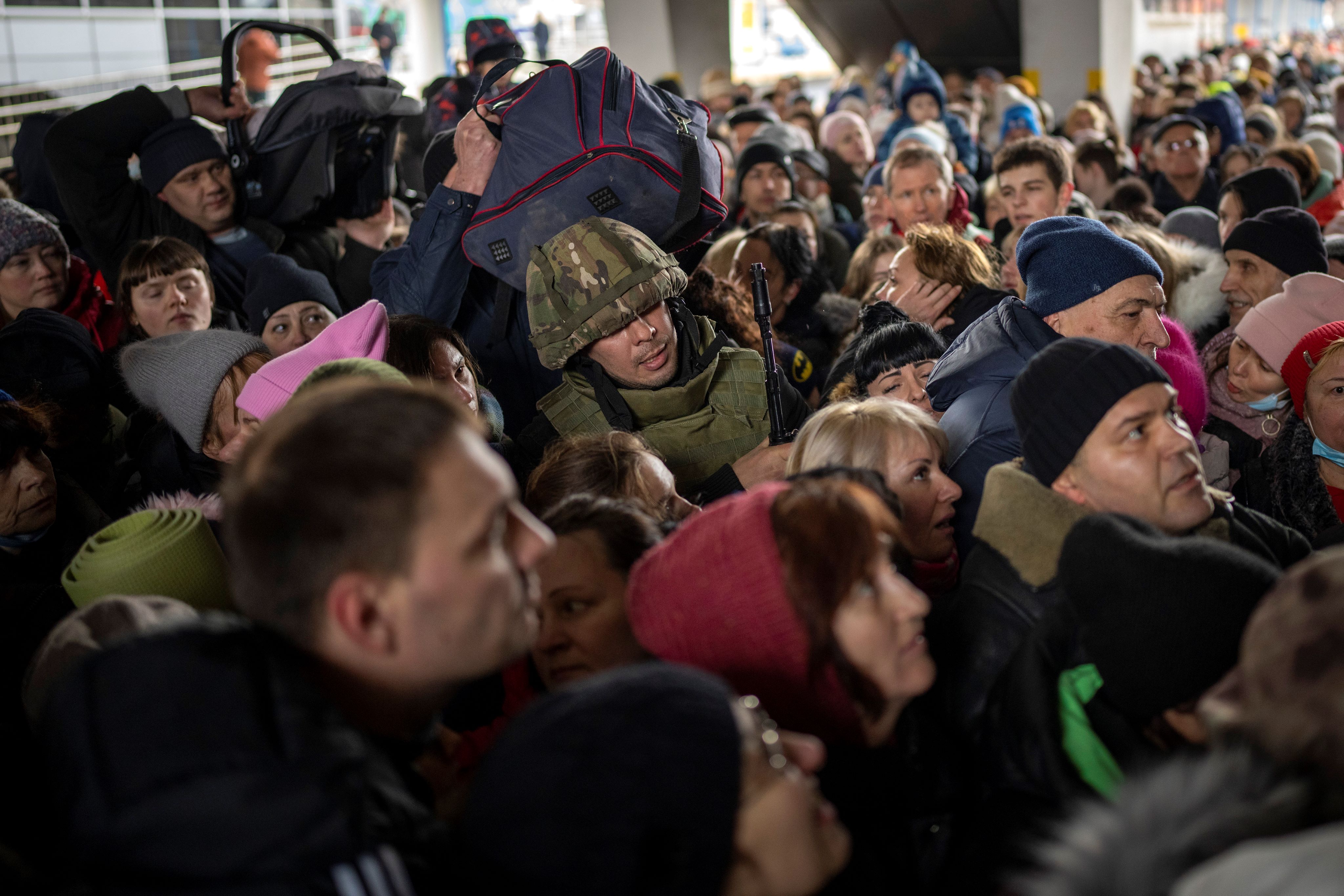 ukraine male travel ban