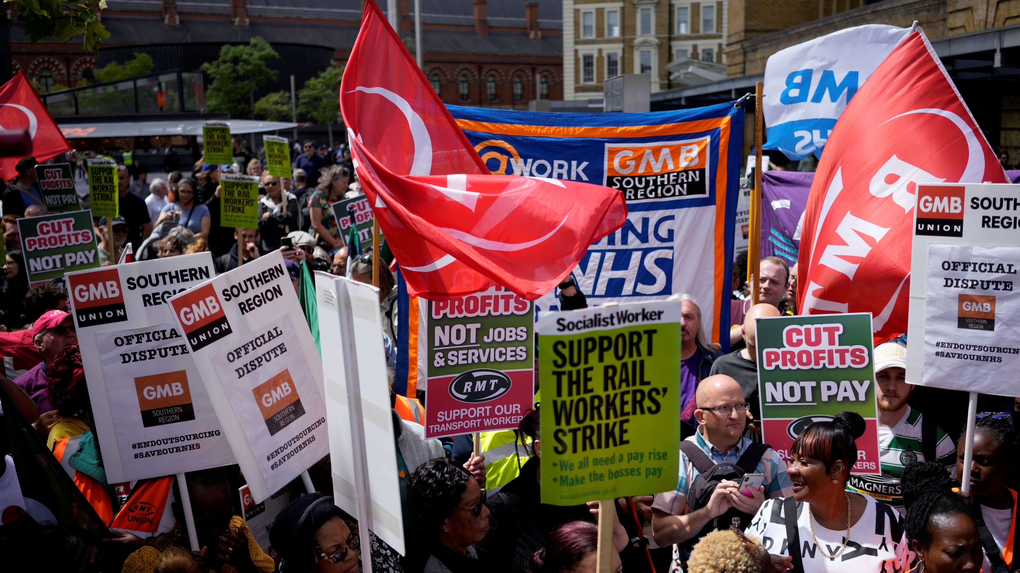 UK Rail Strikes Mark a Resurgent Trade Unions Movement WPR